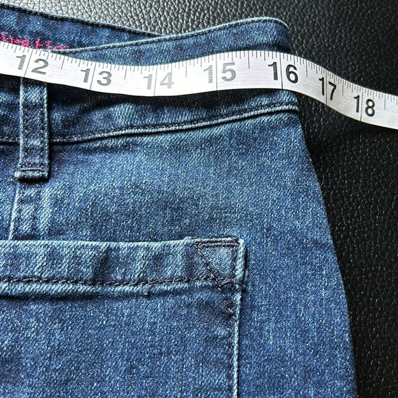 VILAGALLO Lexi Jean Flare Effect Front Pocket Button Fly Medium Wash Sz 44 US 12 - Picture 9 of 15